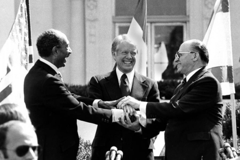 Переговоры с монстрами. Как договориться с сильными мира сего Переговоры с монстрами. Как договориться с сильными мира сего