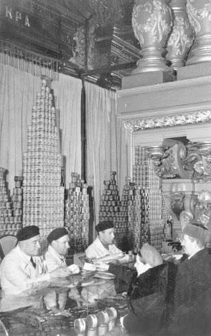 Повседневная жизнь Москвы в Сталинскую эпоху. 1930-1940 года Повседневная жизнь Москвы в Сталинскую эпоху. 1930-1940 года
