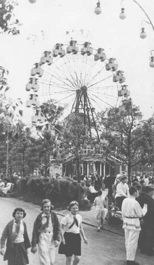 Повседневная жизнь Москвы в Сталинскую эпоху. 1930-1940 года Повседневная жизнь Москвы в Сталинскую эпоху. 1930-1940 года