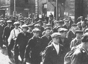 Повседневная жизнь Москвы в Сталинскую эпоху. 1930-1940 года Повседневная жизнь Москвы в Сталинскую эпоху. 1930-1940 года