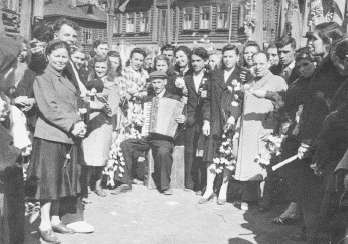 Повседневная жизнь Москвы в Сталинскую эпоху. 1930-1940 года Повседневная жизнь Москвы в Сталинскую эпоху. 1930-1940 года