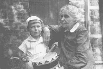 Повседневная жизнь Москвы в Сталинскую эпоху. 1930-1940 года Повседневная жизнь Москвы в Сталинскую эпоху. 1930-1940 года