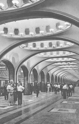 Повседневная жизнь Москвы в Сталинскую эпоху. 1930-1940 года Повседневная жизнь Москвы в Сталинскую эпоху. 1930-1940 года