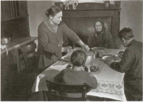 Повседневная жизнь Москвы в Сталинскую эпоху 1920-1930-е годы Повседневная жизнь Москвы в Сталинскую эпоху 1920-1930-е годы