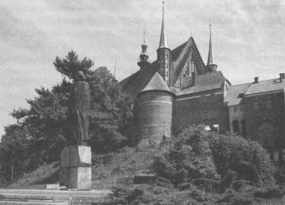 По кругу с Землей. Коперник. Гелиоцентризм. По кругу с Землей. Коперник. Гелиоцентризм.