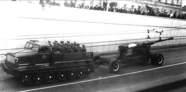 Артиллерийские тягачи Советской Армии Артиллерийские тягачи Советской Армии