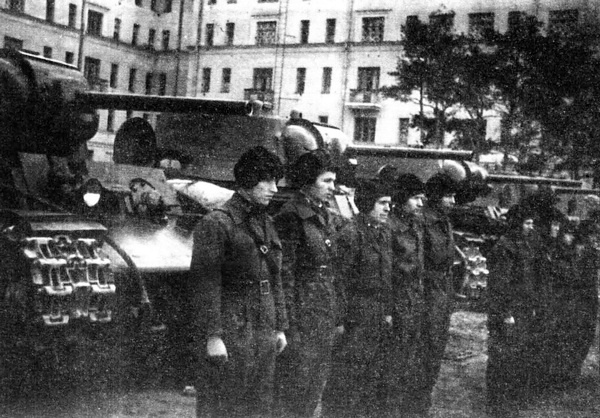 Тяжёлый танк КВ в бою Тяжёлый танк КВ в бою