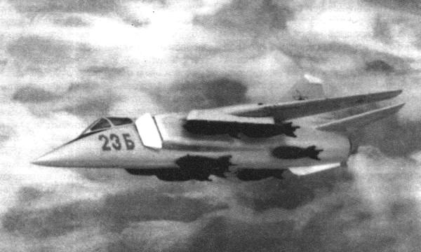 Истребитель-бомбардировщик МиГ-27 Истребитель-бомбардировщик МиГ-27