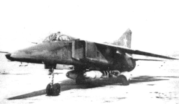 Истребитель-бомбардировщик МиГ-27 Истребитель-бомбардировщик МиГ-27