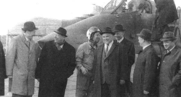 Истребитель-бомбардировщик МиГ-27 Истребитель-бомбардировщик МиГ-27