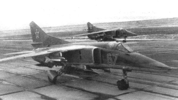 Истребитель-бомбардировщик МиГ-27 Истребитель-бомбардировщик МиГ-27
