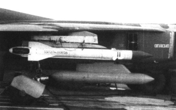 Истребитель-бомбардировщик МиГ-27 Истребитель-бомбардировщик МиГ-27