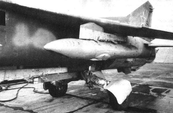 Истребитель-бомбардировщик МиГ-27 Истребитель-бомбардировщик МиГ-27