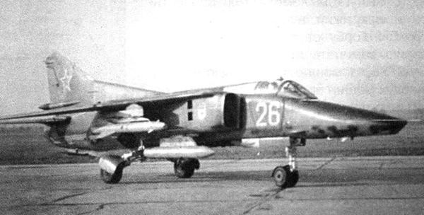 Истребитель-бомбардировщик МиГ-27 Истребитель-бомбардировщик МиГ-27