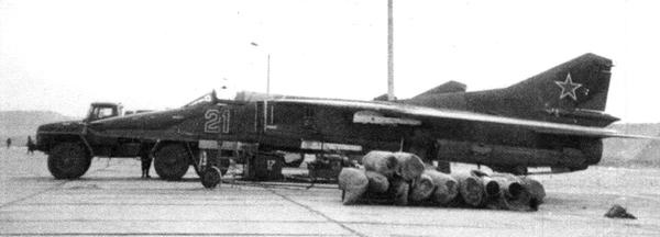 Истребитель-бомбардировщик МиГ-27 Истребитель-бомбардировщик МиГ-27