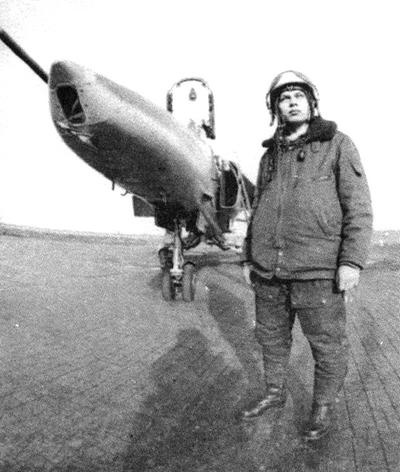 Истребитель-бомбардировщик МиГ-27 Истребитель-бомбардировщик МиГ-27