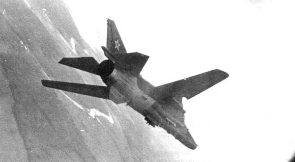 Истребитель-бомбардировщик МиГ-27 Истребитель-бомбардировщик МиГ-27
