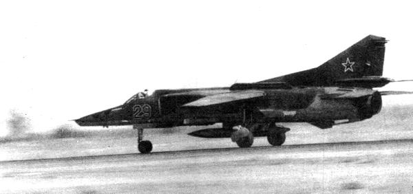 Истребитель-бомбардировщик МиГ-27 Истребитель-бомбардировщик МиГ-27