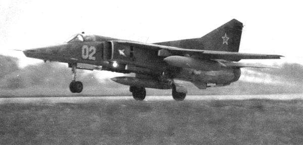 Истребитель-бомбардировщик МиГ-27 Истребитель-бомбардировщик МиГ-27