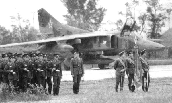 Истребитель-бомбардировщик МиГ-27 Истребитель-бомбардировщик МиГ-27