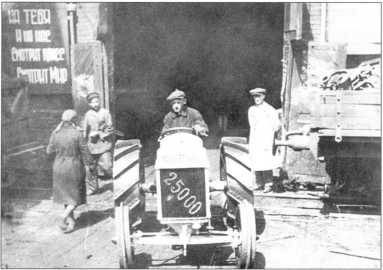 Артиллерийский тягач "Коминтерн". На службе у бога войны Артиллерийский тягач "Коминтерн". На службе у бога войны