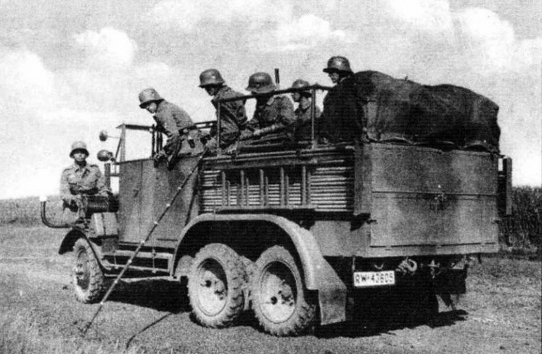 Полуторатонные грузовики Германии 1939—1945 гг. Полуторатонные грузовики Германии 1939—1945 гг.