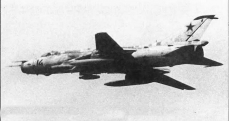 Истребитель-бомбардировщик Су-17 Истребитель-бомбардировщик Су-17