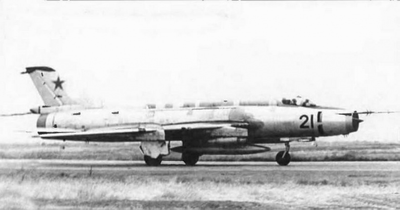 Истребитель-бомбардировщик Су-17 Истребитель-бомбардировщик Су-17