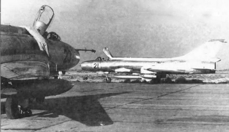 Истребитель-бомбардировщик Су-17 Истребитель-бомбардировщик Су-17