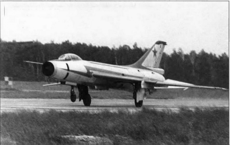 Истребитель-бомбардировщик Су-17 Истребитель-бомбардировщик Су-17