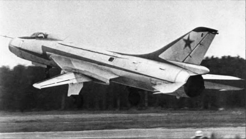Истребитель-бомбардировщик Су-17 Истребитель-бомбардировщик Су-17