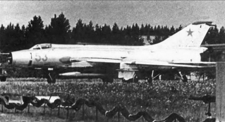 Истребитель-бомбардировщик Су-17 Истребитель-бомбардировщик Су-17