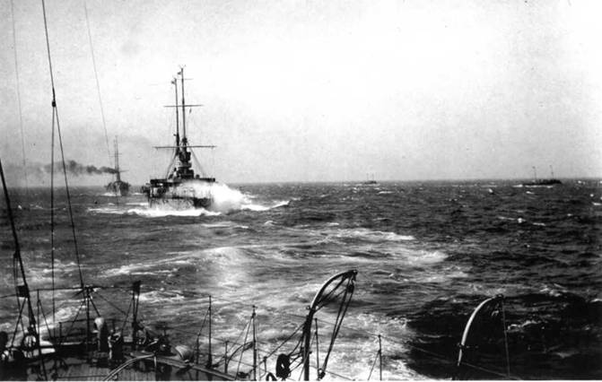 Эскадренный броненосец “Ростислав”. (1893-1920 гг.) Эскадренный броненосец “Ростислав”. (1893-1920 гг.)