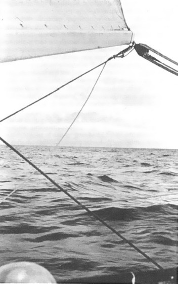 Под парусом в одиночку вокруг света. Первое одиночное, безостановочное, кругосветное плавание на парусной яхте Под парусом в одиночку вокруг света. Первое одиночное, безостановочное, кругосветное плавание на парусной яхте