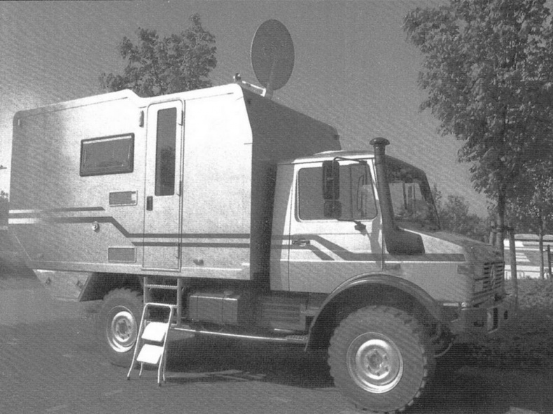 Бронетранспортёры на шасси UNIMOG 1950 - 2009 гг. Бронетранспортёры на шасси UNIMOG 1950 - 2009 гг.