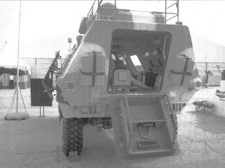 Бронетранспортёры на шасси UNIMOG 1950 - 2009 гг. Бронетранспортёры на шасси UNIMOG 1950 - 2009 гг.