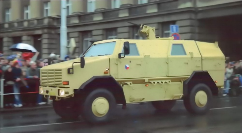 Бронетранспортёры на шасси UNIMOG 1950 - 2009 гг. Бронетранспортёры на шасси UNIMOG 1950 - 2009 гг.