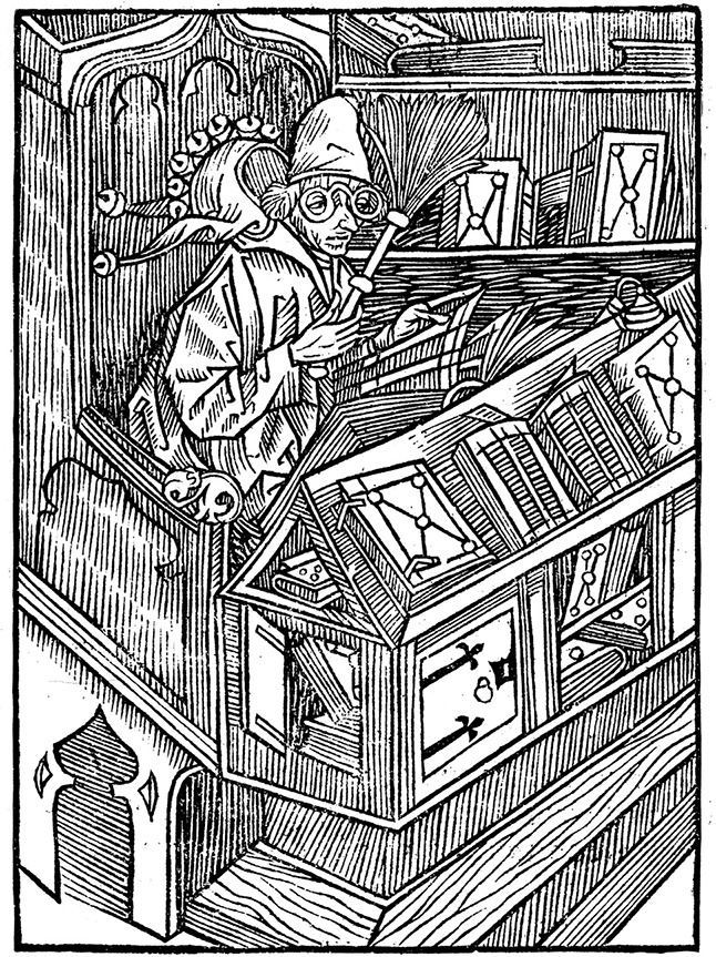 Книга на книжной полке Книга на книжной полке