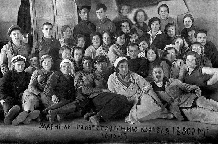 Девятьсот часов неба. Неизвестная история дирижабля «СССР-В6» Девятьсот часов неба. Неизвестная история дирижабля «СССР-В6»