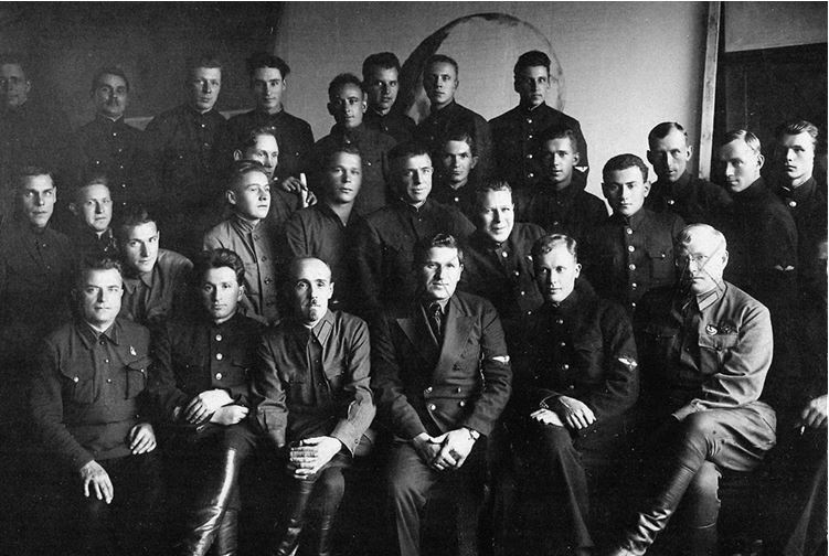 Девятьсот часов неба. Неизвестная история дирижабля «СССР-В6» Девятьсот часов неба. Неизвестная история дирижабля «СССР-В6»