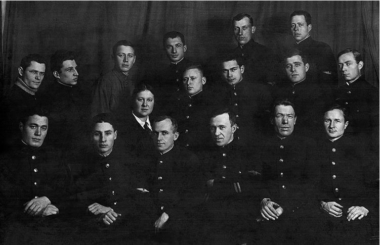 Девятьсот часов неба. Неизвестная история дирижабля «СССР-В6» Девятьсот часов неба. Неизвестная история дирижабля «СССР-В6»