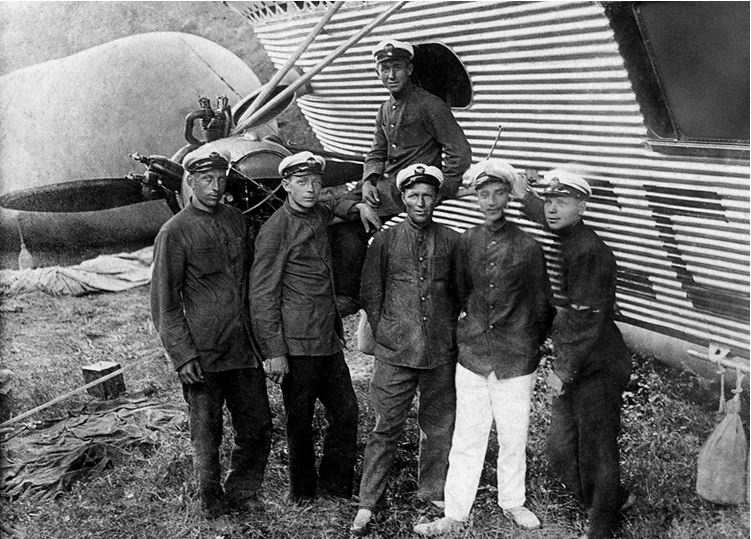 Девятьсот часов неба. Неизвестная история дирижабля «СССР-В6» Девятьсот часов неба. Неизвестная история дирижабля «СССР-В6»