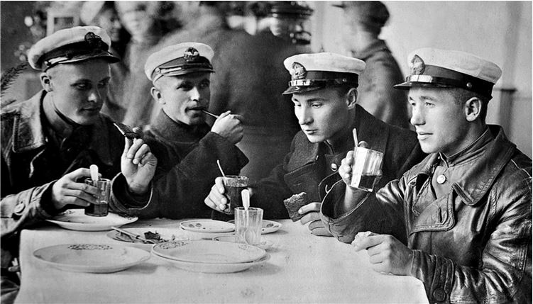 Девятьсот часов неба. Неизвестная история дирижабля «СССР-В6» Девятьсот часов неба. Неизвестная история дирижабля «СССР-В6»