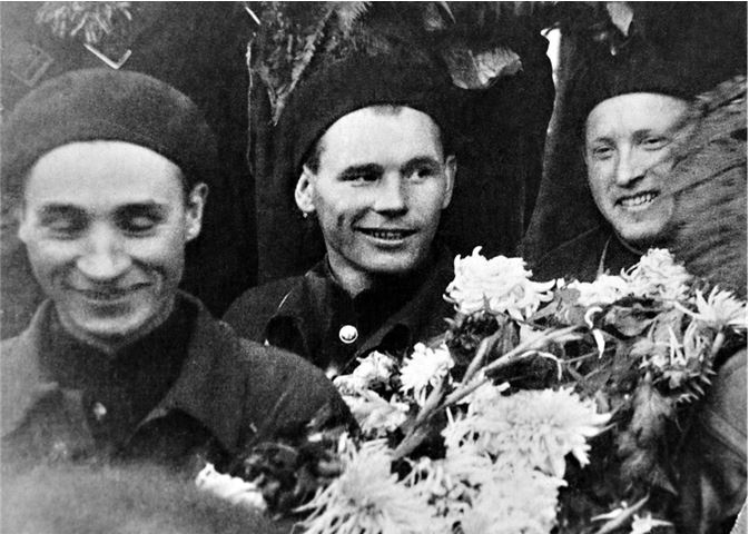 Девятьсот часов неба. Неизвестная история дирижабля «СССР-В6» Девятьсот часов неба. Неизвестная история дирижабля «СССР-В6»