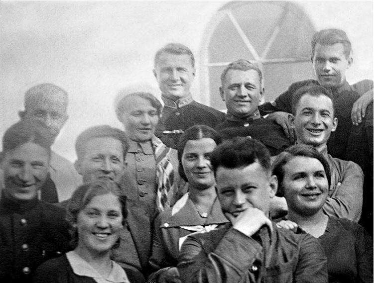 Девятьсот часов неба. Неизвестная история дирижабля «СССР-В6» Девятьсот часов неба. Неизвестная история дирижабля «СССР-В6»