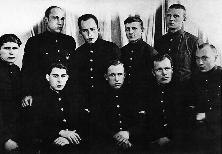 Девятьсот часов неба. Неизвестная история дирижабля «СССР-В6» Девятьсот часов неба. Неизвестная история дирижабля «СССР-В6»